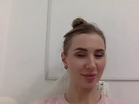 Snapshot of Alveryn chatting on October 2025 06:31:01 PM Alveryn online show from October 2025 06:31:01 PM