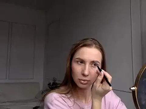 Snapshot of Alveryn chatting on November 2025 07:32:01 AM Alveryn online show from November 2025 07:32:01 AM