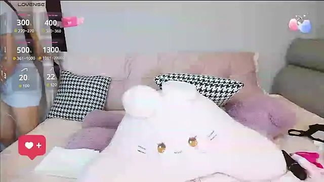 Snapshot of Diva_VVN chatting on May 2026 12:30:02 AM Diva VVN online show from May 2026 12:30:02 AM