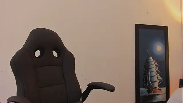 AnnaraLein online show from December 2025 01:00:01 AM