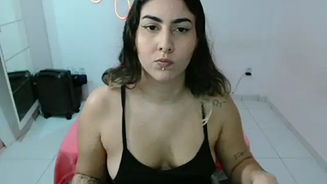 ApenasLys online show from November 2025 01:39:01 AM