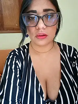 Snapshot of Monse--145 chatting on October 2025 02:13:01 PM Monse--145 online show from October 2025 02:13:01 PM