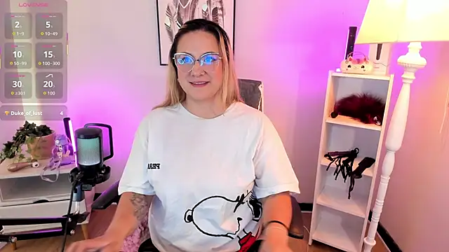 hollie joliie online show from March 2026 12:16:01 PM