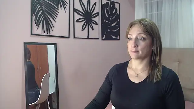 Snapshot of amara_rousse1 chatting on June 2026 01:06:02 PM amara rousse1 online show from June 2026 01:06:02 PM