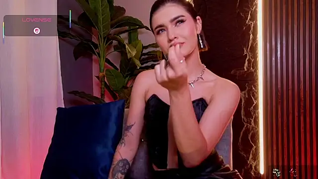 Snapshot of La_Diabla_111_ chatting on October 2025 07:32:02 PM La Diabla 111  online show from October 2025 07:32:02 PM