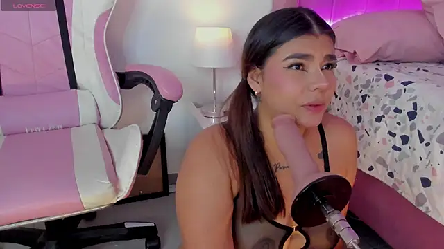 AliceThundeer online show from November 2025 04:15:02 AM