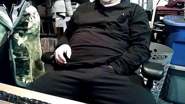 georgew62 online show from November 2025 06:16:02 AM