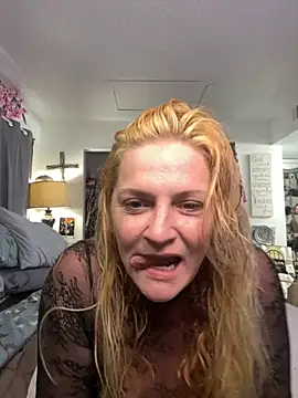 Goldenndoll online show from September 2025 02:06:02 PM