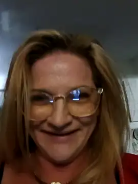 Goldenndoll online show from November 2025 04:20:01 PM