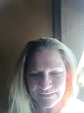 Goldenndoll online show from November 2025 04:28:02 PM