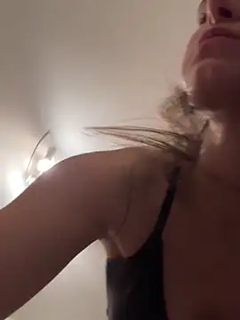 Snapshot of SophiiaStarr chatting on December 2025 06:35:02 PM SophiiaStarr online show from December 2025 06:35:02 PM