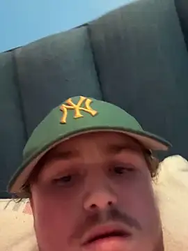 Snapshot of Hmyouneed chatting on October 2025 05:37:01 AM Hmyouneed online show from October 2025 05:37:01 AM