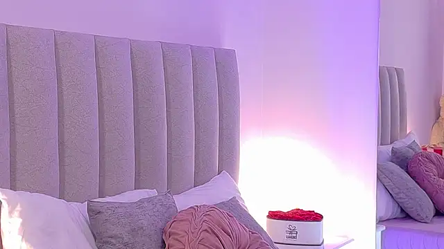 NicoleArmani online show from December 2025 08:25:01 PM