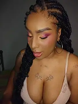 Snapshot of Queen_Amara chatting on July 2026 04:19:01 AM Queen Amara online show from July 2026 04:19:01 AM