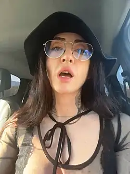 Snapshot of nikkaanderic chatting on March 2026 03:17:01 PM nikkaanderic online show from March 2026 03:17:01 PM