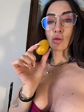 Snapshot of nikkaanderic chatting on March 2026 03:35:02 PM nikkaanderic online show from March 2026 03:35:02 PM