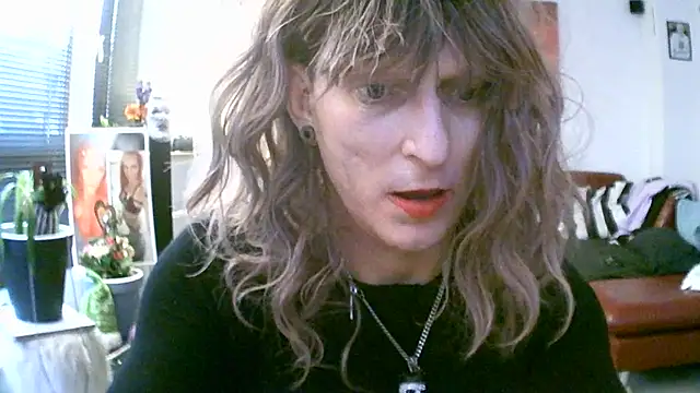 hellgirl1980 online show from November 2025 01:35:02 PM