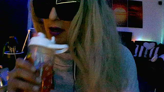 hellgirl1980 online show from November 2025 09:47:01 PM