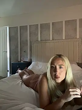 Snapshot of emilyhugesxo chatting on September 2025 03:35:02 PM emilyhugesxo online show from September 2025 03:35:02 PM