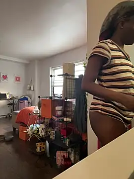 Snapshot of littyleesh1 chatting on March 2026 02:00:01 PM littyleesh1 online show from March 2026 02:00:01 PM