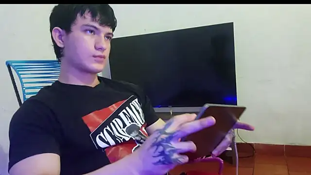 ErickWalton online show from November 2025 05:32:02 AM