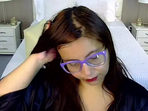 Snapshot of Amber_Rouge_ chatting on September 2025 12:21:02 PM Amber Rouge online show from September 2025 12:21:02 PM