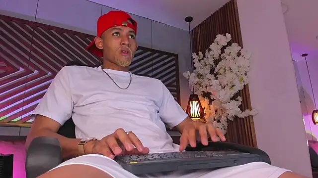 B Wild online show from November 2025 03:50:01 AM