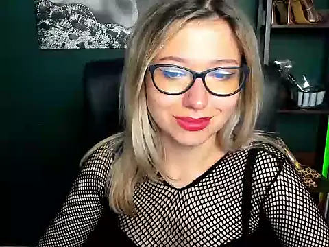 Snapshot of loveHeidi chatting on August 2026 09:04:01 AM loveHeidi online show from August 2026 09:04:01 AM