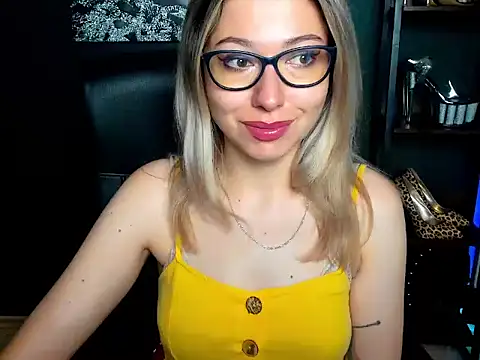 Snapshot of loveHeidi chatting on August 2026 04:26:01 AM loveHeidi online show from August 2026 04:26:01 AM