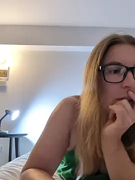 Snapshot of story_of_sarah chatting on May 2026 07:19:02 PM story of sarah online show from May 2026 07:19:02 PM
