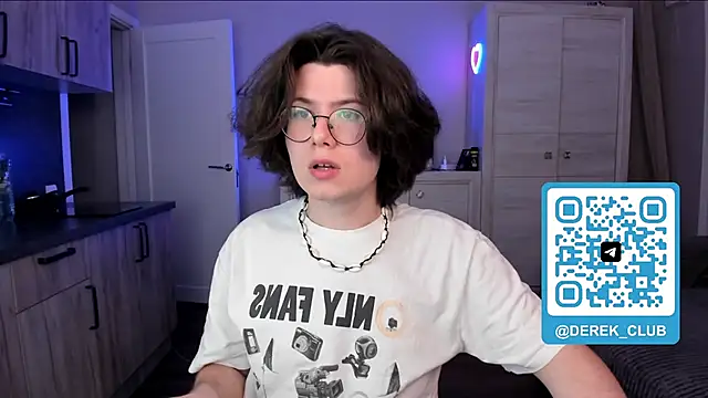 Snapshot of Derek_Shameless chatting on May 2026 08:36:02 PM Derek Shameless online show from May 2026 08:36:02 PM