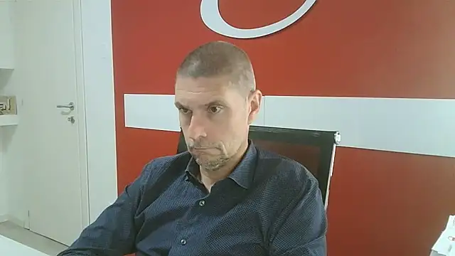 Snapshot of max79ve31 chatting on May 2026 12:11:01 PM max79ve31 online show from May 2026 12:11:01 PM