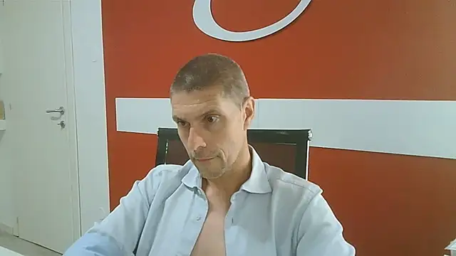 Snapshot of max79ve31 chatting on June 2026 01:43:01 PM max79ve31 online show from June 2026 01:43:01 PM