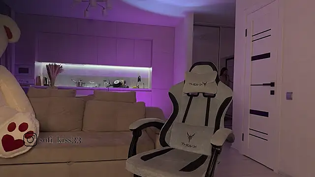 Snapshot of SofI-Play chatting on October 2025 06:34:01 PM SofI-Play online show from October 2025 06:34:01 PM