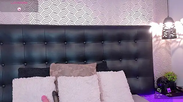 NaiaraMasson  online show from November 2025 12:16:01 PM