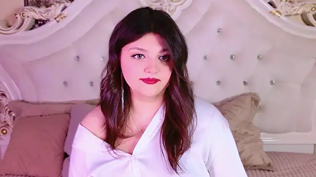 Snapshot of UR_BELLA chatting on October 2025 11:30:02 AM UR BELLA online show from October 2025 11:30:02 AM