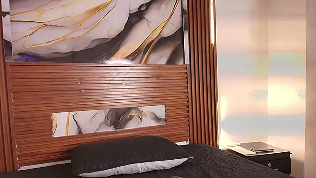 Evelin thompsson online show from October 2025 03:06:01 AM