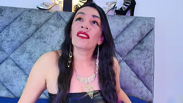 Shantey Laurent online show from November 2025 01:22:01 PM