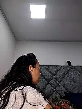 Shantey Laurent online show from November 2025 12:52:01 PM