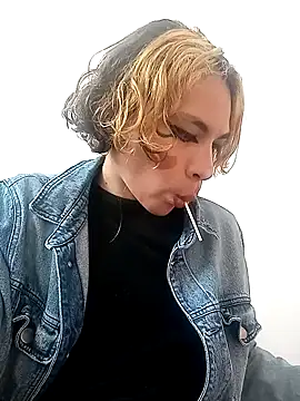 kittymutant99 online show from October 2025 06:15:01 PM