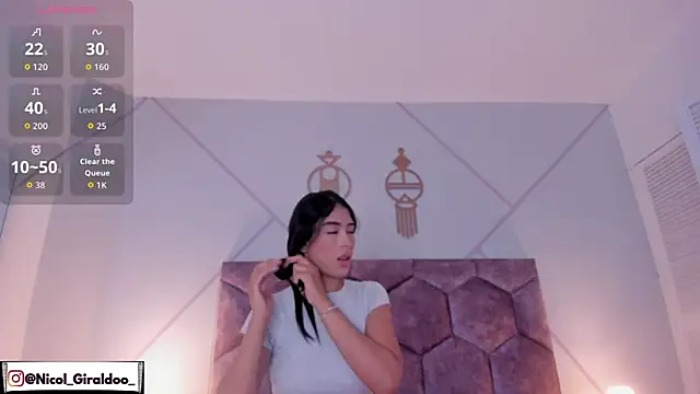 nicol giraldoo online show from April 2026 03:51:02 AM