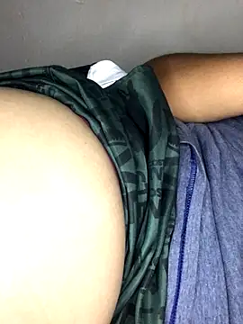 Snapshot of luzmelzinha chatting on September 2025 11:32:02 PM luzmelzinha online show from September 2025 11:32:02 PM