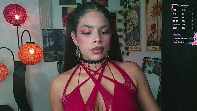 Snapshot of Raven_luv chatting on September 2025 01:18:02 AM Raven luv online show from September 2025 01:18:02 AM