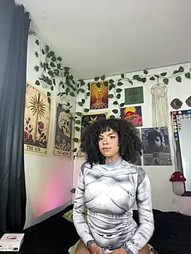 Snapshot of Raven_luv chatting on November 2025 01:05:02 AM Raven luv online show from November 2025 01:05:02 AM