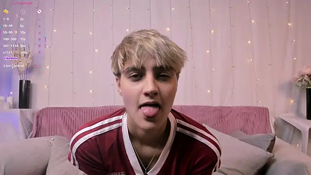 Astrellia online show from October 2025 07:24:01 PM