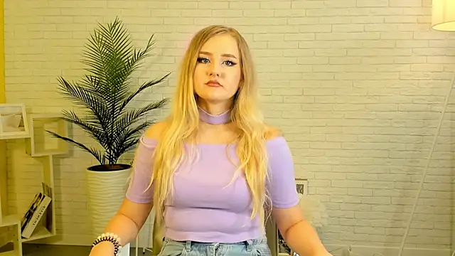 Snapshot of DorlaKraham chatting on September 2025 06:57:02 AM DorlaKraham online show from September 2025 06:57:02 AM