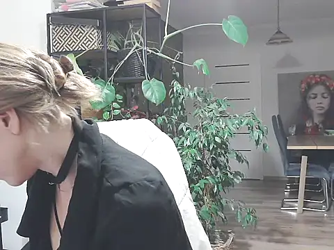 MadMadelin online show from October 2025 10:45:01 PM