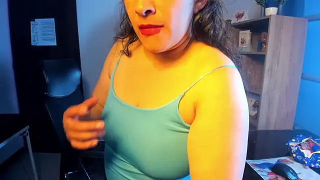 LeilaSmith  online show from June 2026 11:45:02 AM