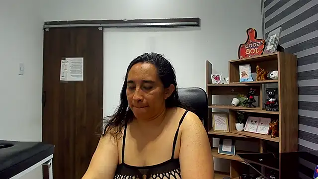 Snapshot of LeilaSmith_ chatting on July 2026 11:03:02 AM LeilaSmith online show from July 2026 11:03:02 AM