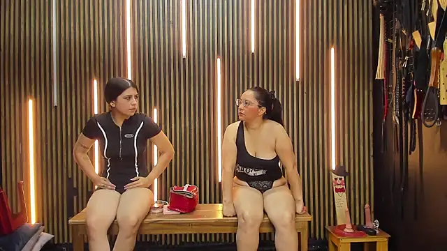 Snapshot of VantablackBDSMShow_ chatting on April 2026 12:17:01 PM VantablackBDSMShow online show from April 2026 12:17:01 PM